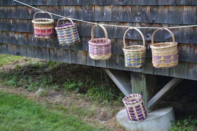 spring baskets happy